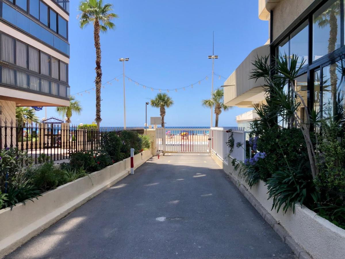 Apartamento Torre Levante, primera línea de playa Benidorm Exterior foto